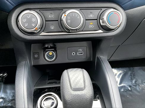 Used 2025 Nissan Versa SV w/ Trunk Package image 8