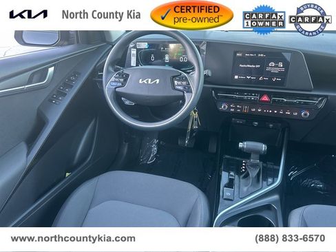 Certified 2025 Kia Niro LX image 12