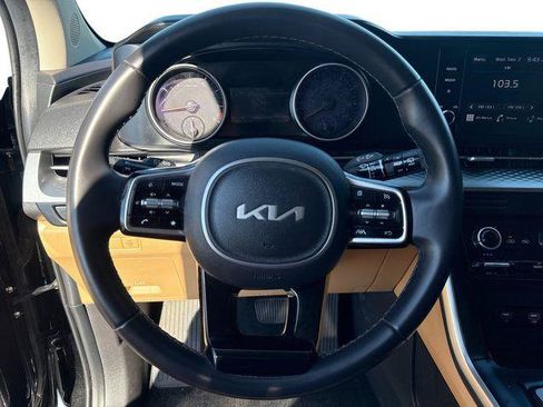 Used 2024 Kia Carnival LX FWD image 11