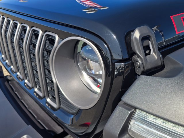 Certified 2025 Jeep Wrangler Unlimited Rubicon w/ Convenience Group AWD/4WD image 26