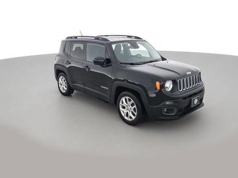 Used 2016 Jeep Renegade Latitude FWD image 3