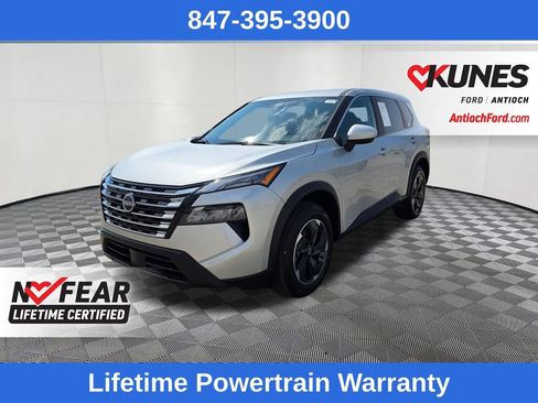 Used 2025 Nissan Rogue SV image 3