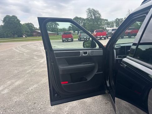 Used 2025 Hyundai Santa Fe Limited AWD/4WD image 19