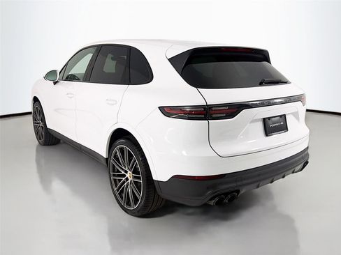 Certified 2023 Porsche Cayenne image 3