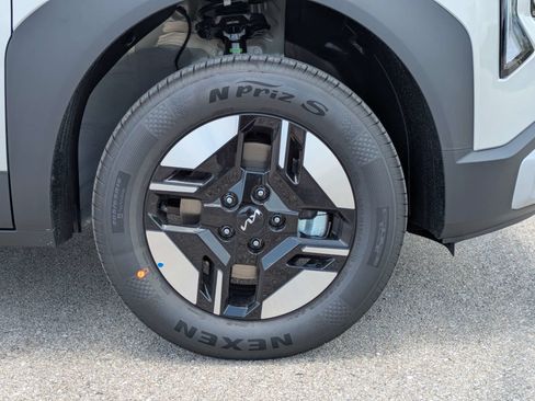 New 2027 Kia Seltos LX AWD/4WD image 11