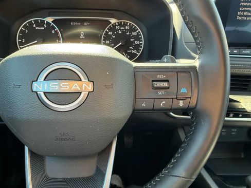 Certified 2025 Nissan Rogue SV FWD image 17