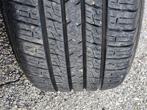 Used 2019 Jeep Cherokee Latitude Plus w/ Comfort/Convenience Group image 11