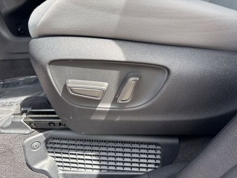 Used 2025 Toyota Sienna LE image 10