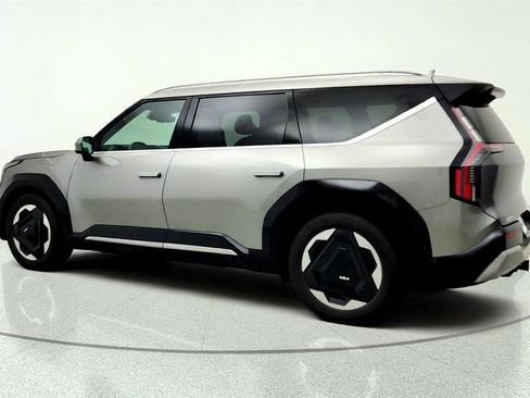 Used 2024 Kia EV9 Land AWD/4WD image 7