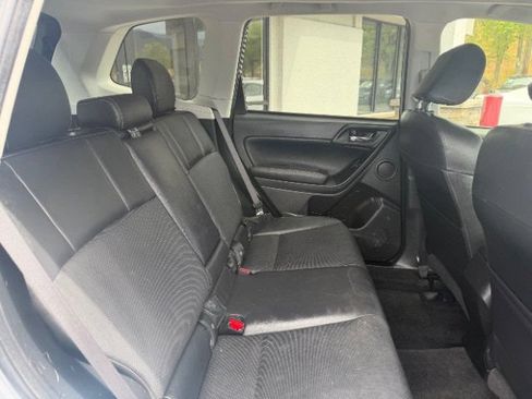 Used 2015 Subaru Forester 2.5i Limited AWD/4WD image 10