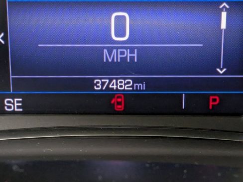 Used 2023 GMC Acadia SLE w/ Driver Convenience Package image 16