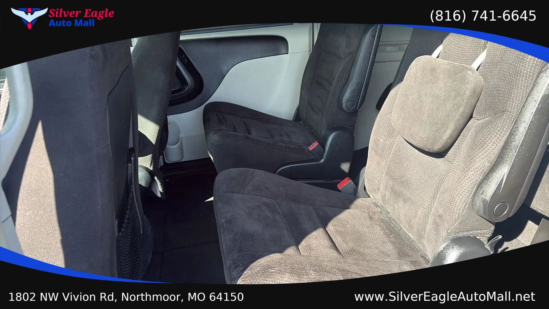 Used 2014 Chrysler Town & Country Touring FWD image 10