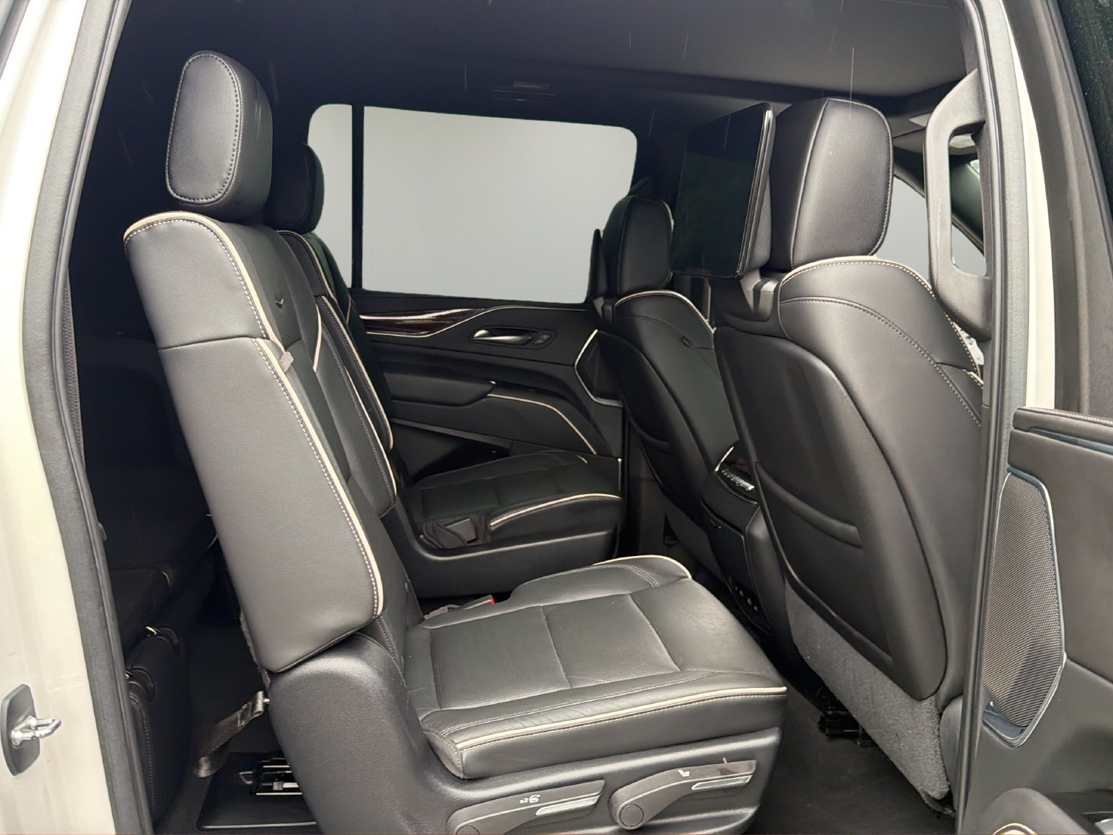 Used 2021 Cadillac Escalade ESV Premium Luxury AWD/4WD image 21