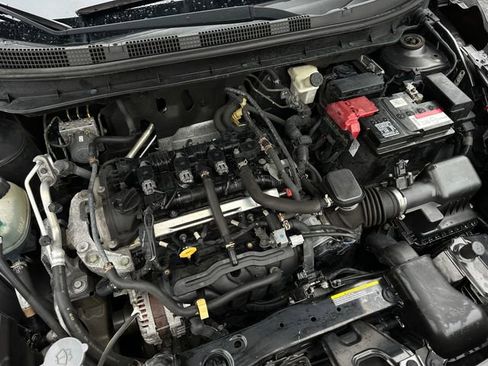 Used 2018 Nissan Kicks SR image 32