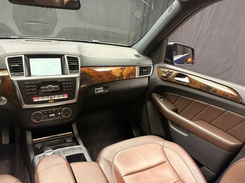 Used 2015 Mercedes-Benz GL 450 4MATIC w/ Premium Package w/ Lighting Package image 38