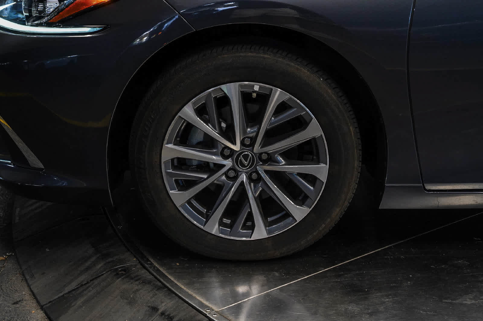 Used 2025 Lexus ES 350 w/ Accessory Package (Z2) FWD image 6