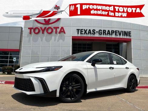 New 2026 Toyota Camry Hybrid FWD image 1