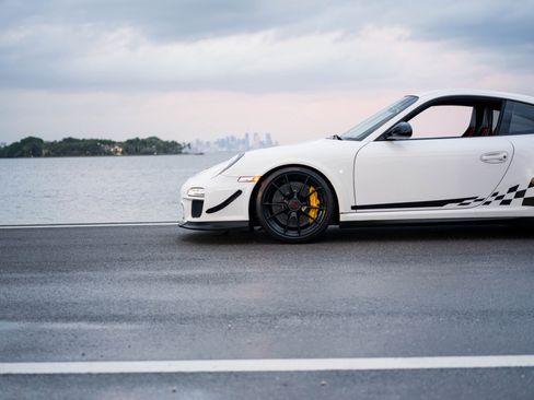 Used 2010 Porsche 911 GT3 RS image 9