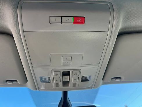 Used 2023 Volkswagen Atlas SE w/ Panoramic Sunroof Package AWD/4WD image 11