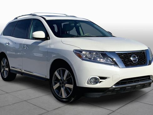 Used 2015 Nissan Pathfinder Platinum w/ Family Entertainment Package image 2