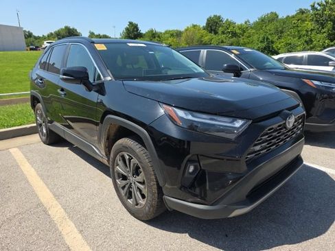 Used 2022 Toyota RAV4 Limited AWD/4WD image 7
