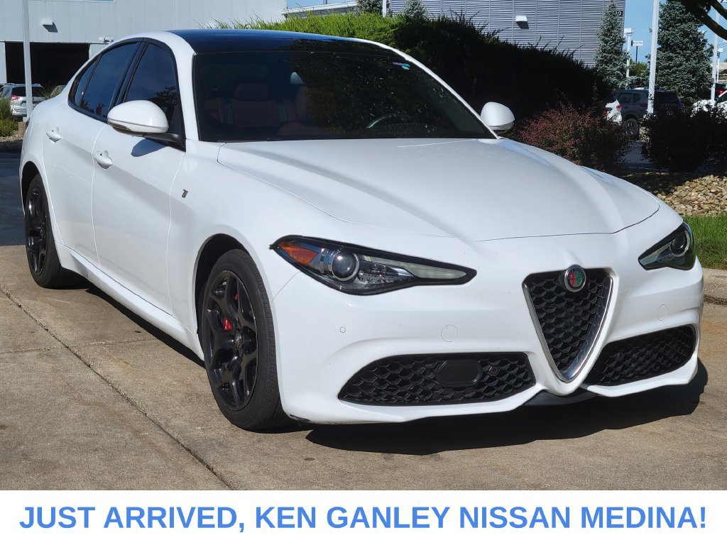 Used 2022 Alfa Romeo Giulia Ti AWD/4WD image 1