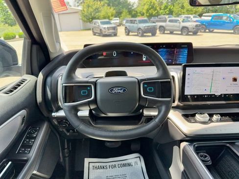 Used 2025 Ford Expedition Active AWD/4WD image 16