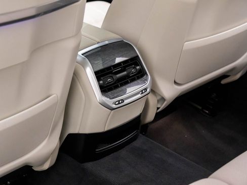 Certified 2023 BMW i7 xDrive60 w/ Executive Package 2 image 19