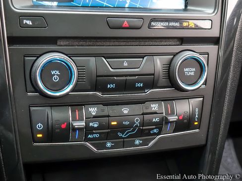 Used 2018 Ford Explorer XLT w/ Equipment Group 202A image 25