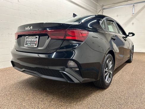 Used 2023 Kia Forte LXS FWD image 2