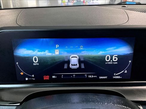 Certified 2025 Kia Seltos SX w/ SX Sunroof Package AWD/4WD image 26