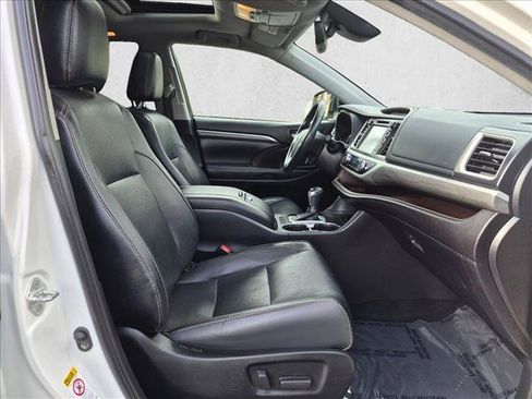 Certified 2019 Toyota Highlander Limited w/ Carpet Mat Package (TMS) FWD image 21