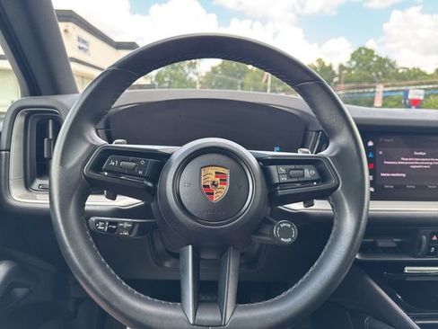 Used 2024 Porsche Cayenne image 8