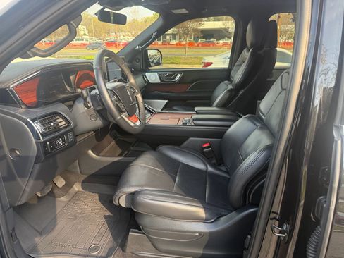 Used 2024 Lincoln Navigator Reserve image 9