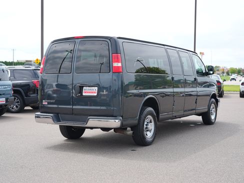 Used 2018 Chevrolet Express 3500 LT w/ LT Preferred Equipment Group RWD image 3