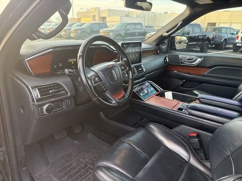 Used 2018 Lincoln Navigator L Select image 10
