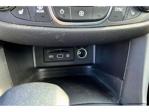 Used 2024 Chevrolet Equinox LT image 34