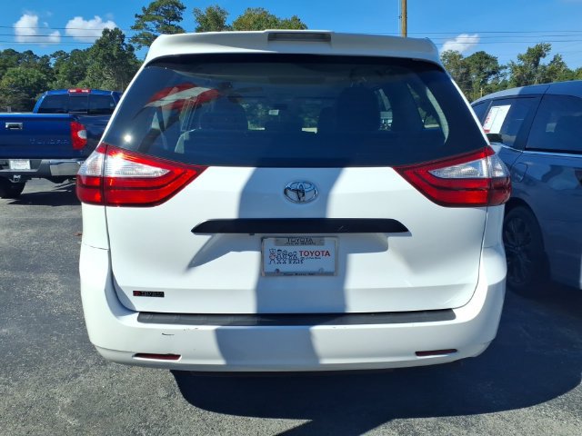 Used 2018 Toyota Sienna L FWD image 2