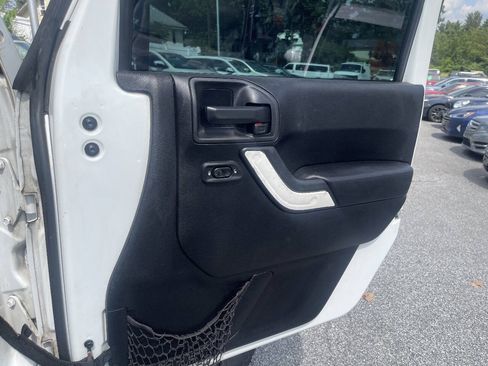 Used 2014 Jeep Wrangler Unlimited Sport w/ Quick Order Package 24S AWD/4WD image 26