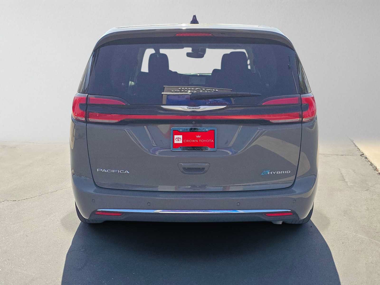 Used 2023 Chrysler Pacifica Touring-L FWD image 4