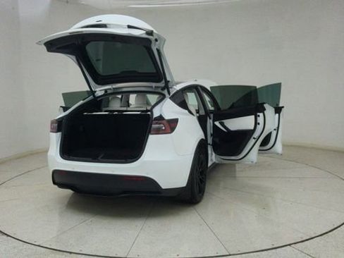 Used 2021 Tesla Model Y Long Range image 75