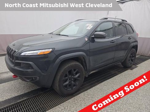 Used 2017 Jeep Cherokee Trailhawk w/ Comfort & Convenience Group AWD/4WD image 1