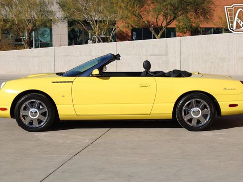 Used 2004 Ford Thunderbird image 24