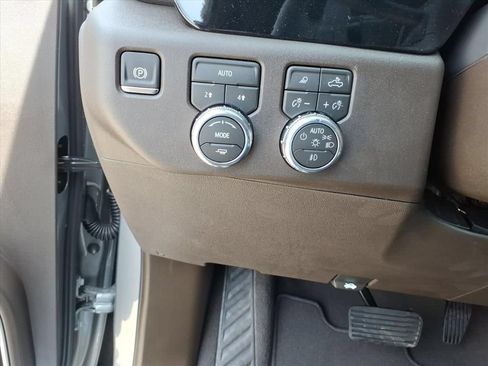 New 2026 GMC Sierra 1500 SLT w/ SLT Premium Plus Package AWD/4WD image 18