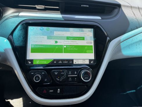 Used 2019 Chevrolet Bolt Premier w/ Infotainment Package FWD image 22
