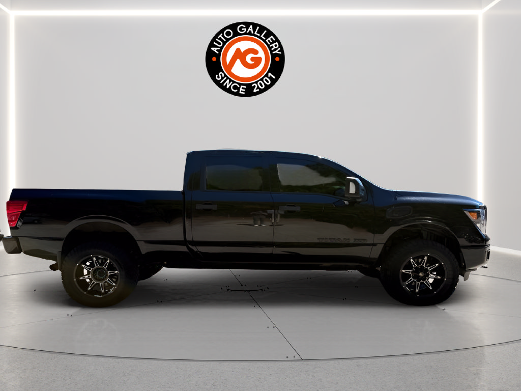 Used 2018 Nissan Titan SV w/ SV Convenience Package AWD/4WD image 8
