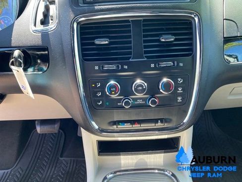 Used 2019 Dodge Grand Caravan SXT FWD image 42