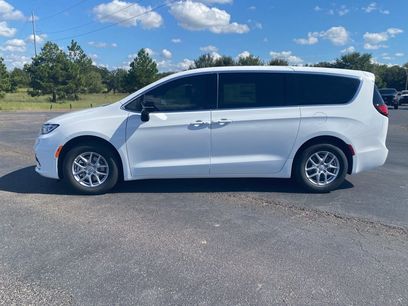 New 2026 Chrysler Pacifica Select