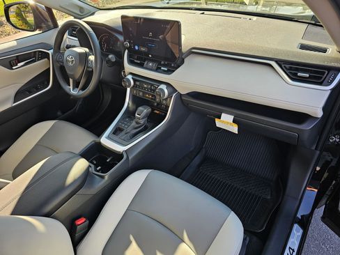 Used 2025 Toyota RAV4 XLE Premium image 11