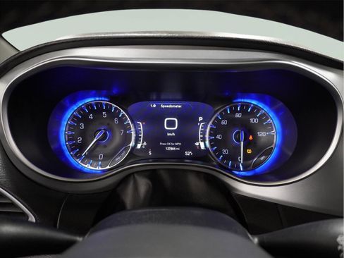Used 2018 Chrysler Pacifica Touring-L Plus w/ S Appearance Package FWD image 17